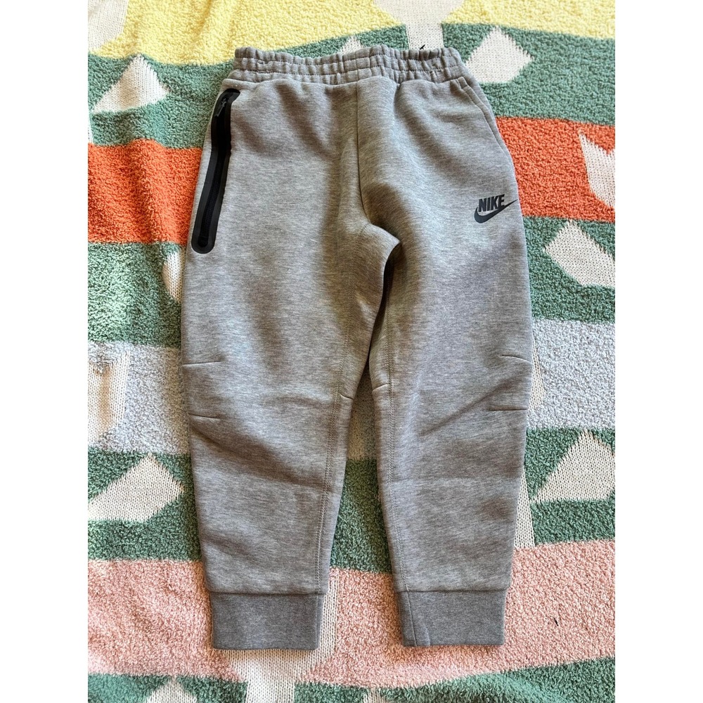 Nike Tech Fleece Boys Joggers Heather Gray Size 6 5-6 YRS Sweatpants NWOT